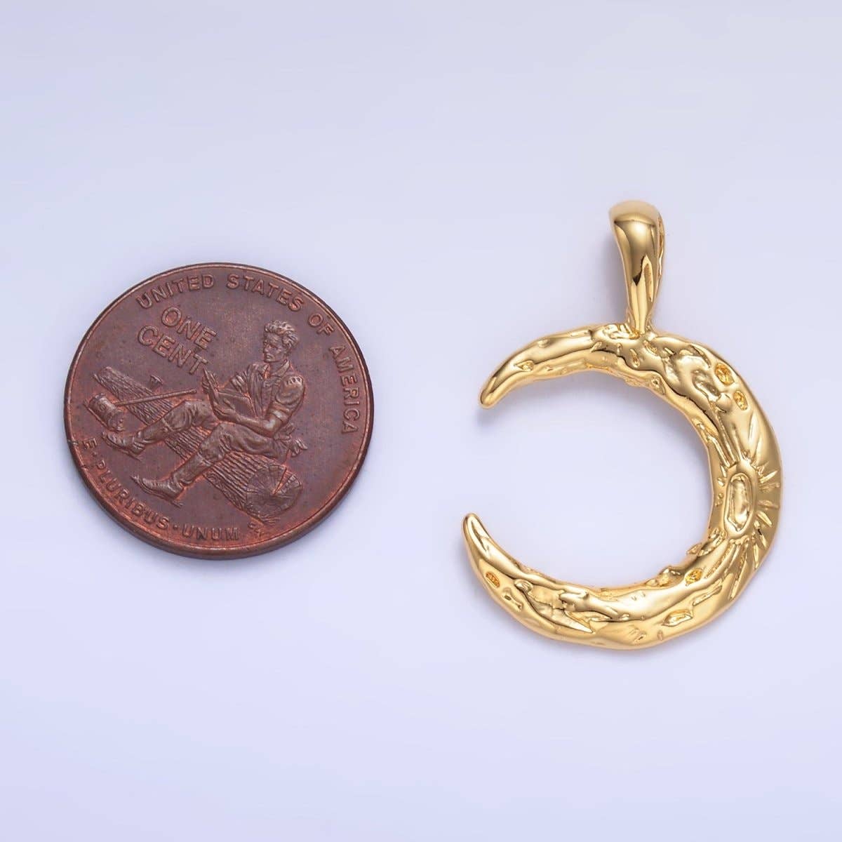 24K Gold Filled Hammered Celestial Crescent Moon Pendant | AA1081