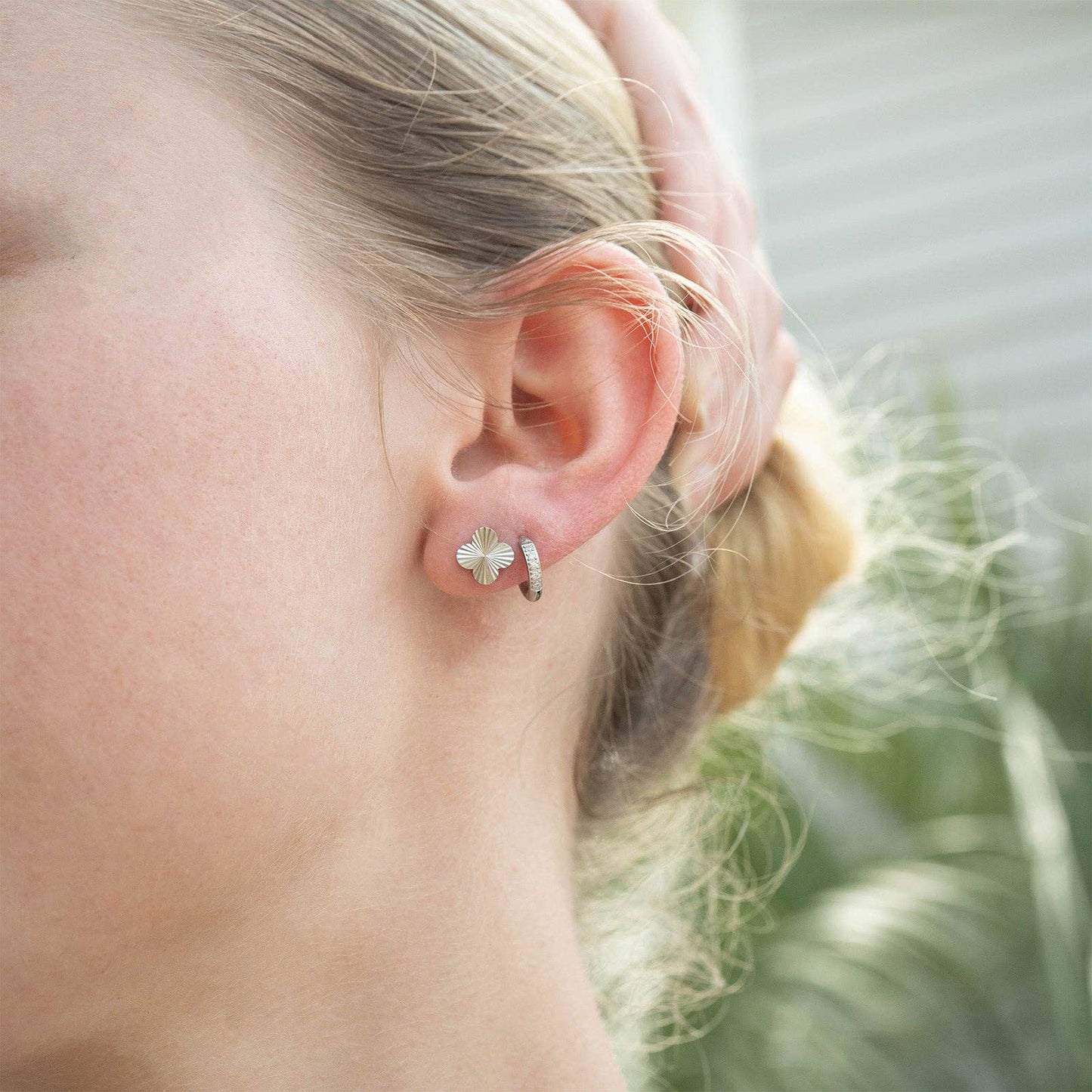 18K Gold PVD Stainless Steel Clover Stud Earrings: Stainless