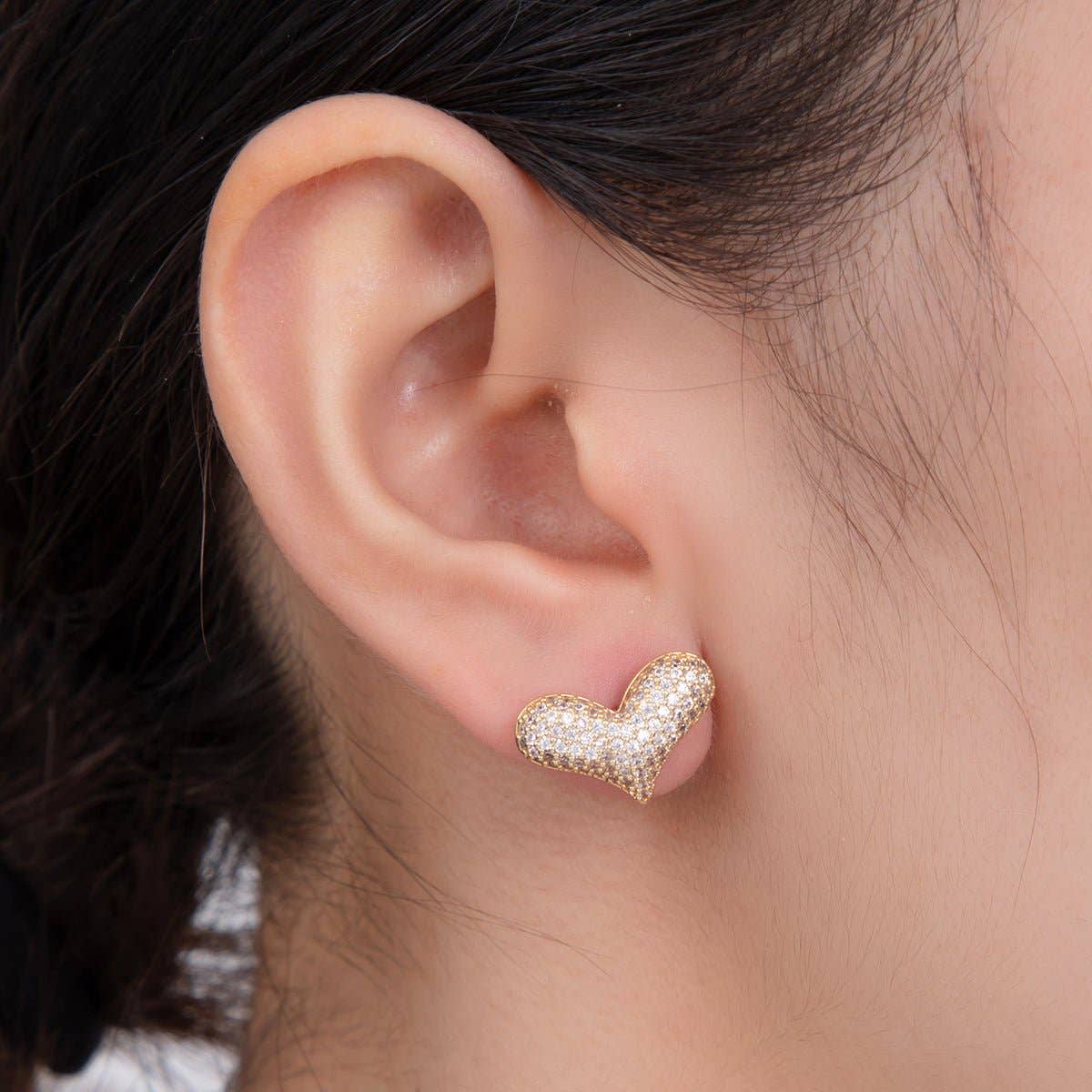 18K Gold Filled Micro Paved CZ Heart Stud Earrings | AI348