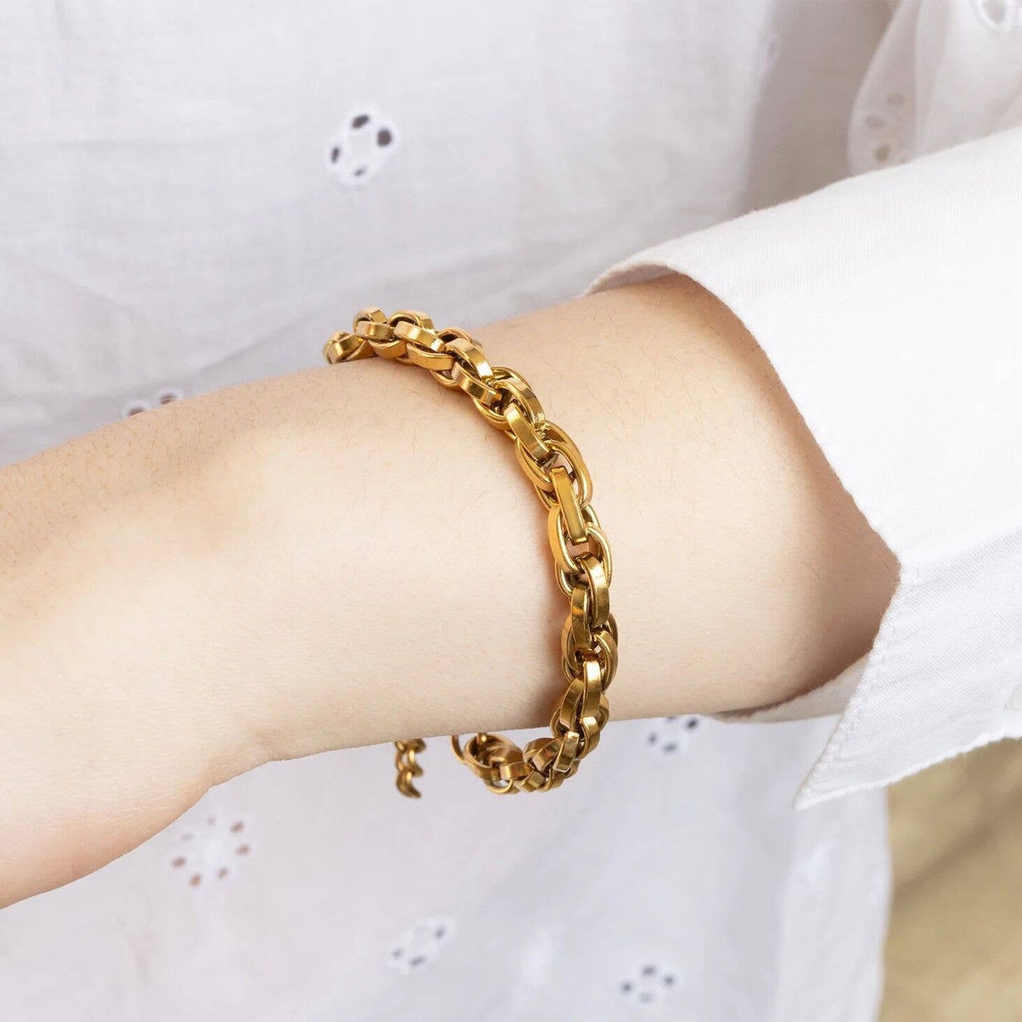 18K Gold PVD Stainless Steel Double Oval Chain Bracelet: Gold