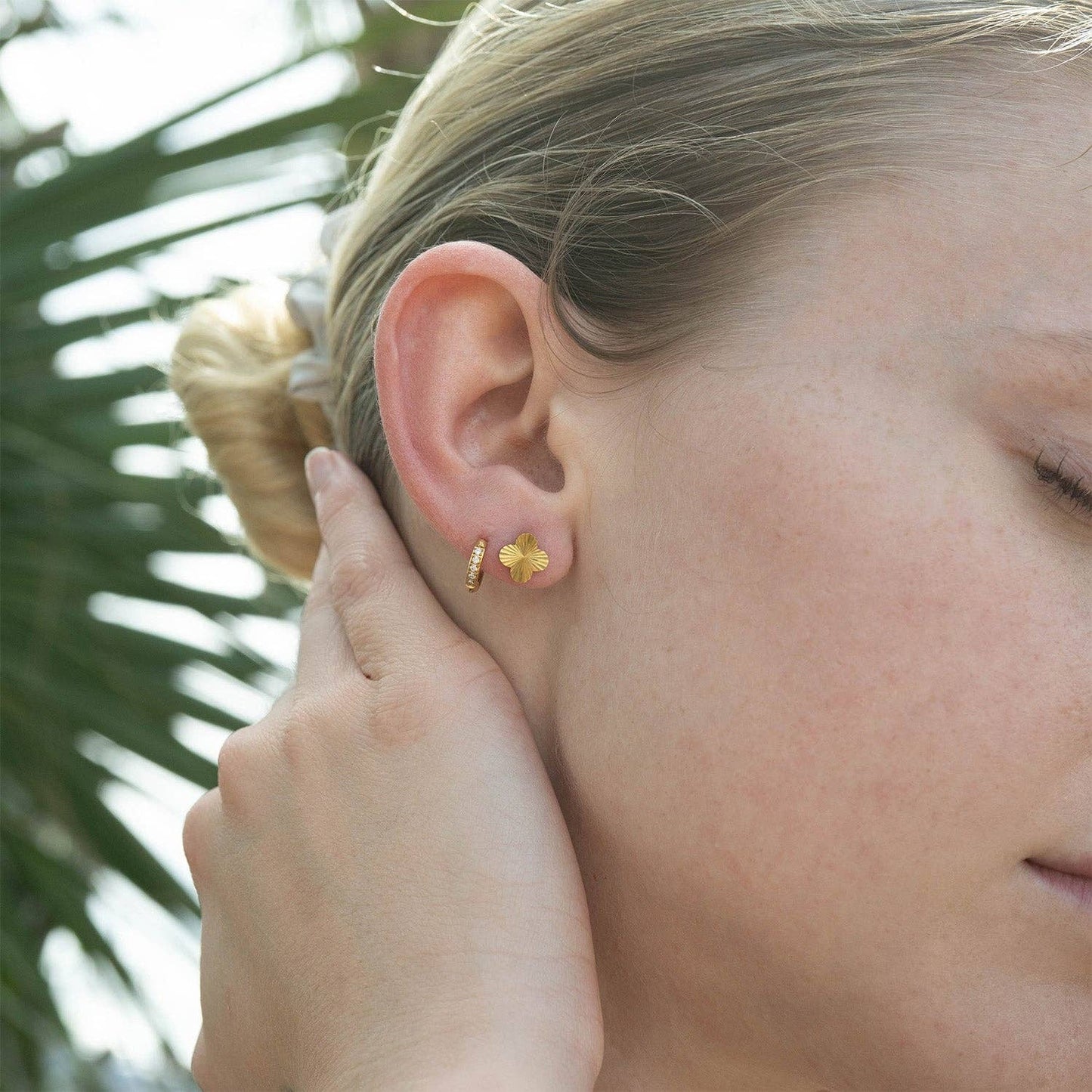 18K Gold PVD Stainless Steel Clover Stud Earrings: Stainless