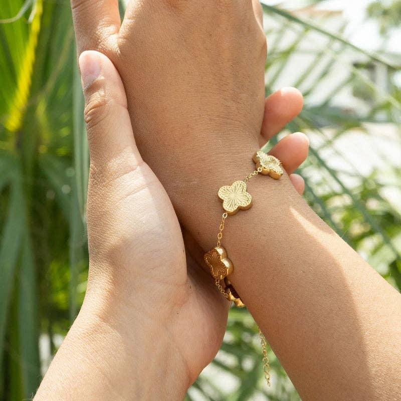 18K Gold PVD Stainless Steel Lucky Clover Charm Bracelet: Pink / Gold
