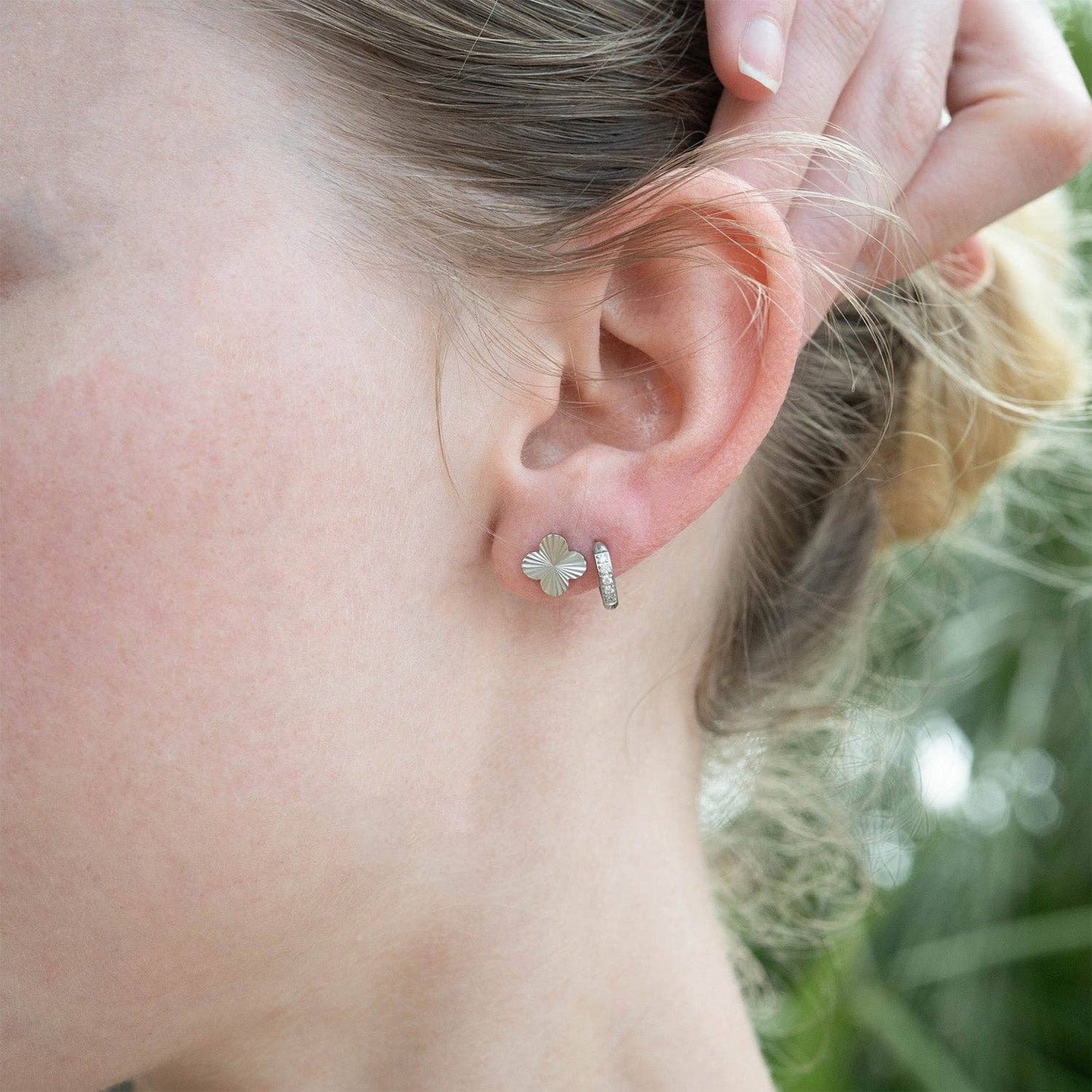 18K Gold PVD Stainless Steel Clover Stud Earrings: Stainless