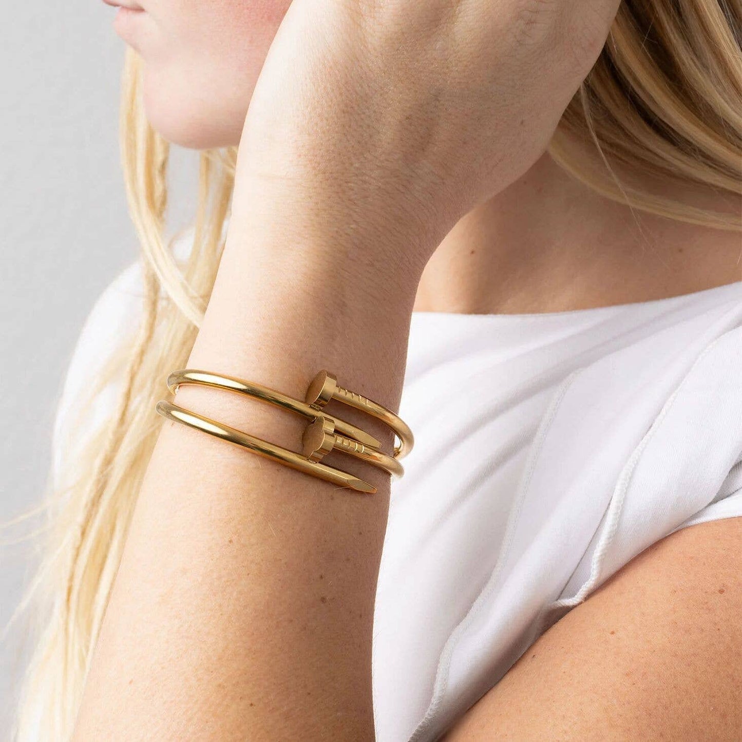 18K Gold PVD Stainless Steel Floral Nail Bangle: Gold