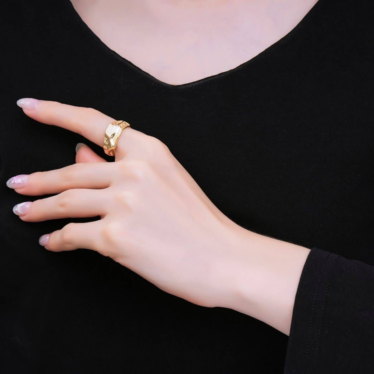 24K Gold Filled Hammered Freeform Round Open Ring | O377