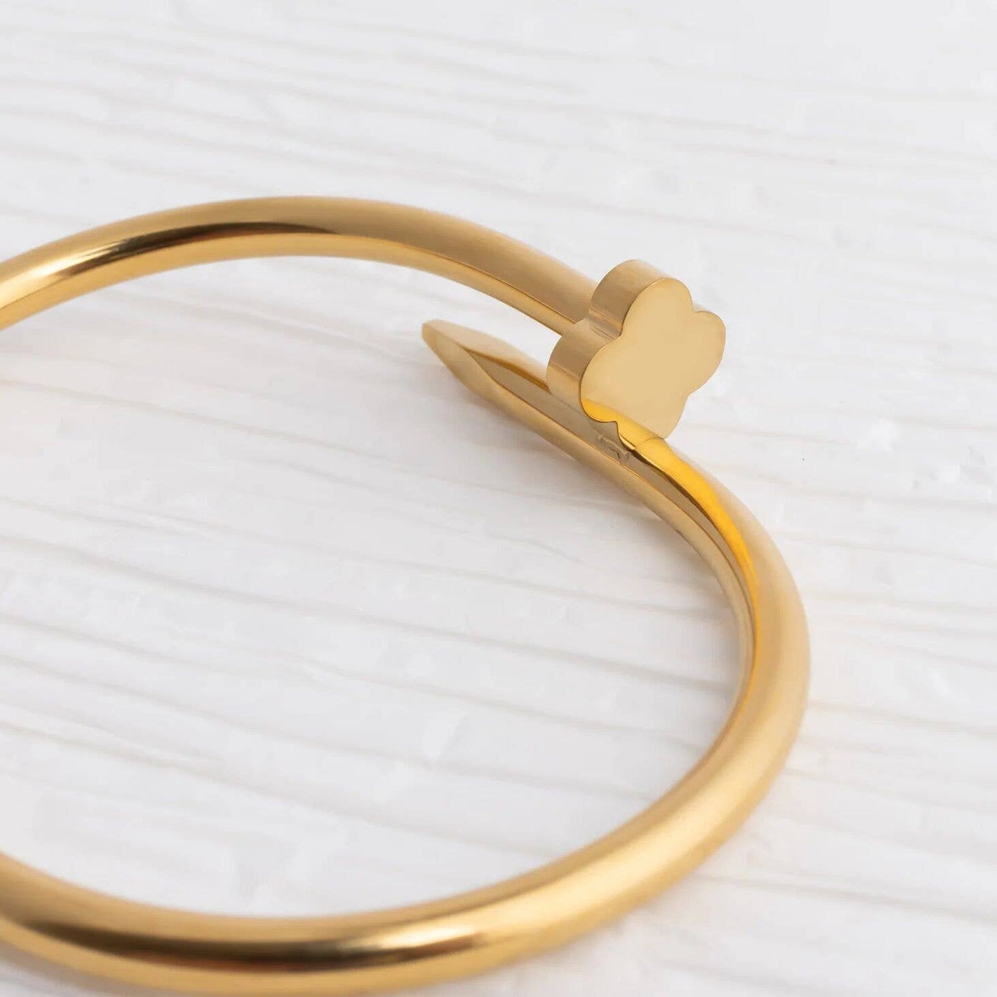 18K Gold PVD Stainless Steel Floral Nail Bangle: Gold
