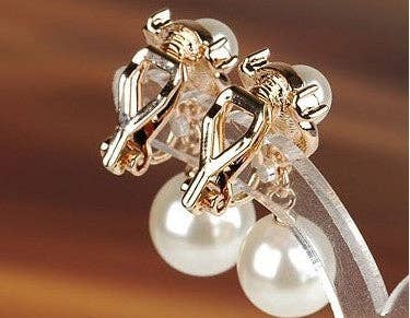 Pearl Alloy Clip On Earrings E8294: Silver