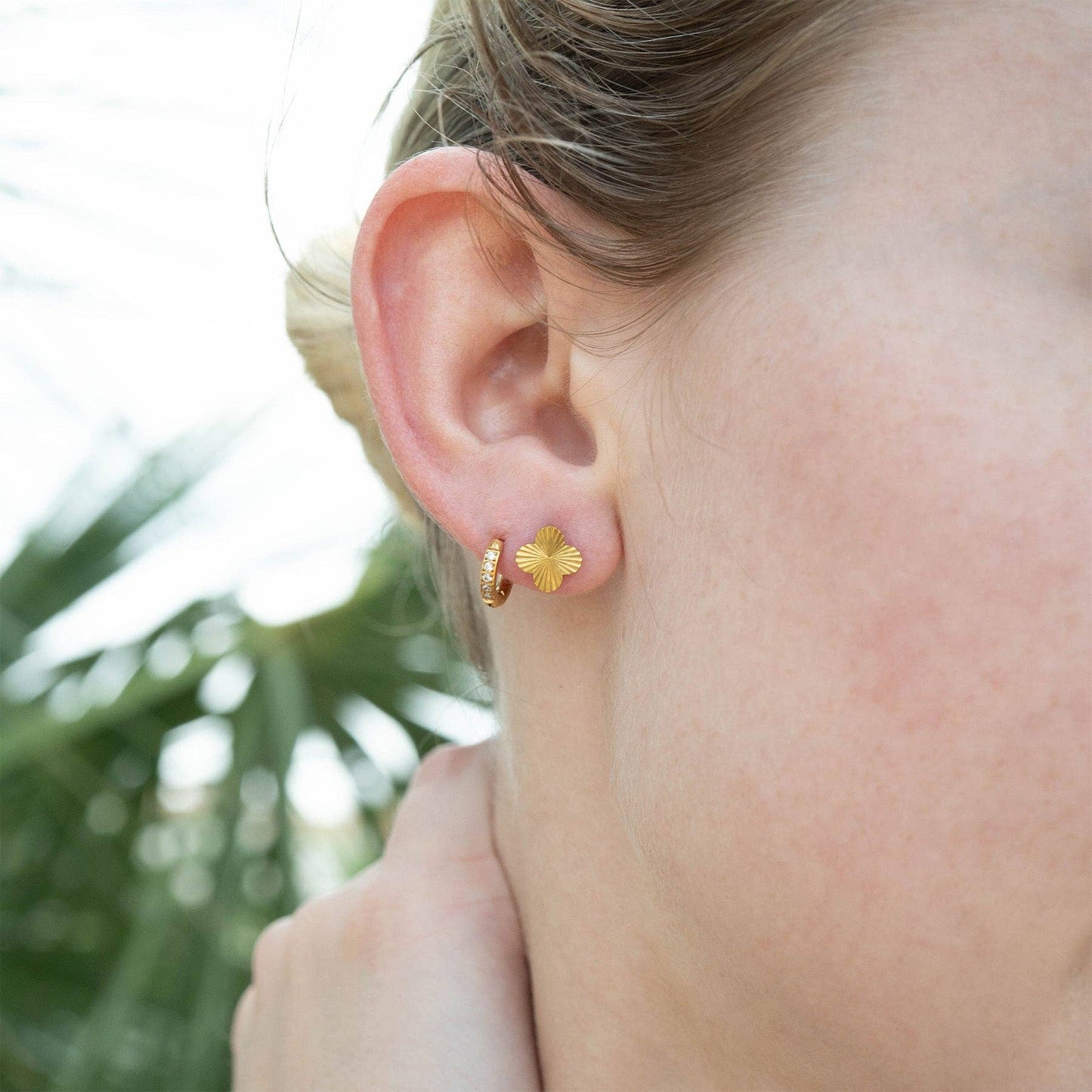 18K Gold PVD Stainless Steel Clover Stud Earrings: Gold